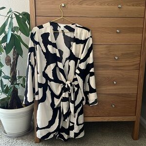 H&M black and white/cream wrap flowy dress size XL